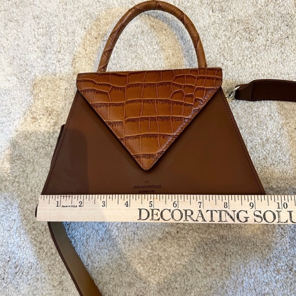 Abbott- vintage leather handbag with removable cross body strap - Picture 9 of 13